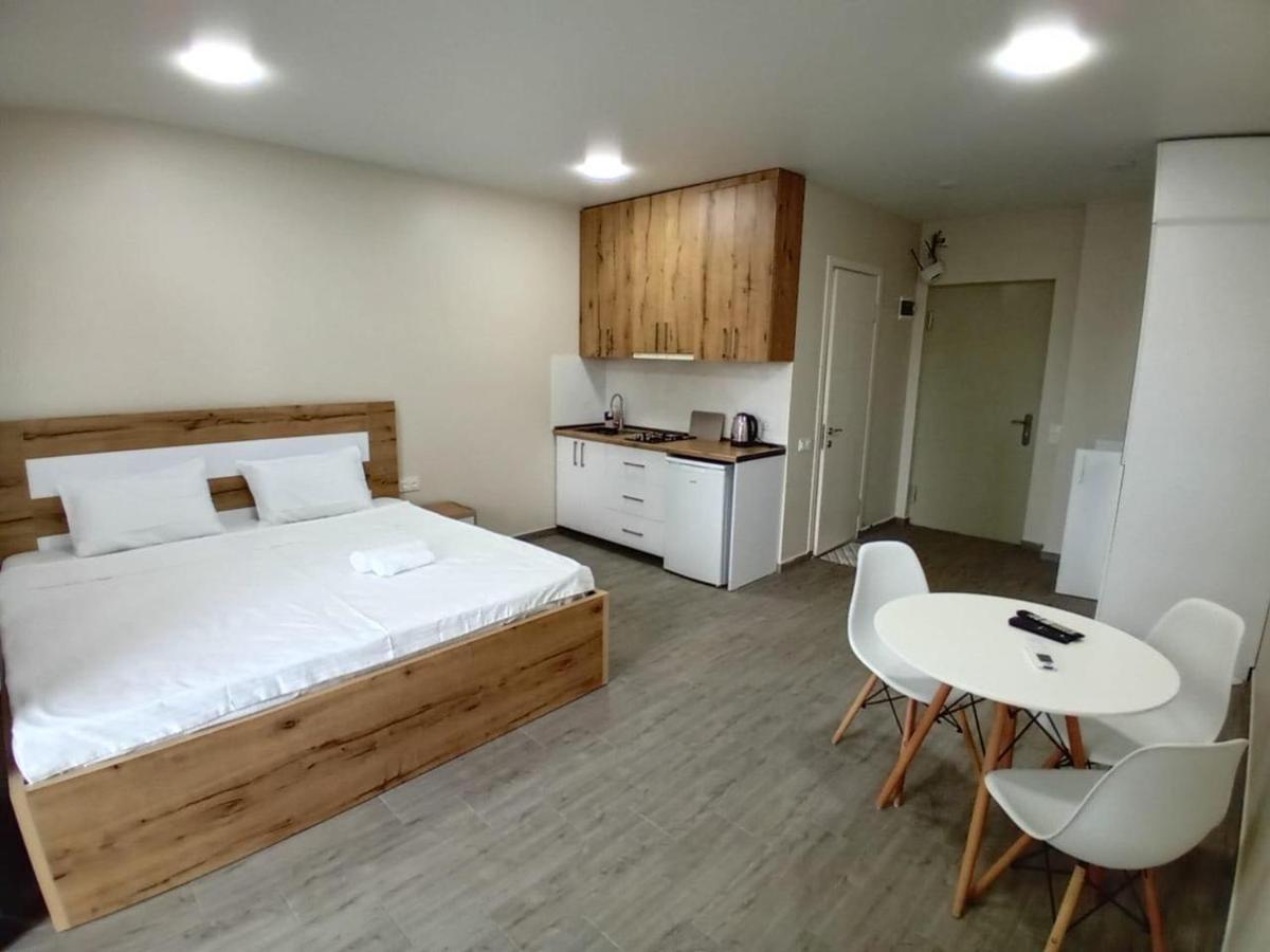 Central Park Apartment バトゥーミ エクステリア 写真